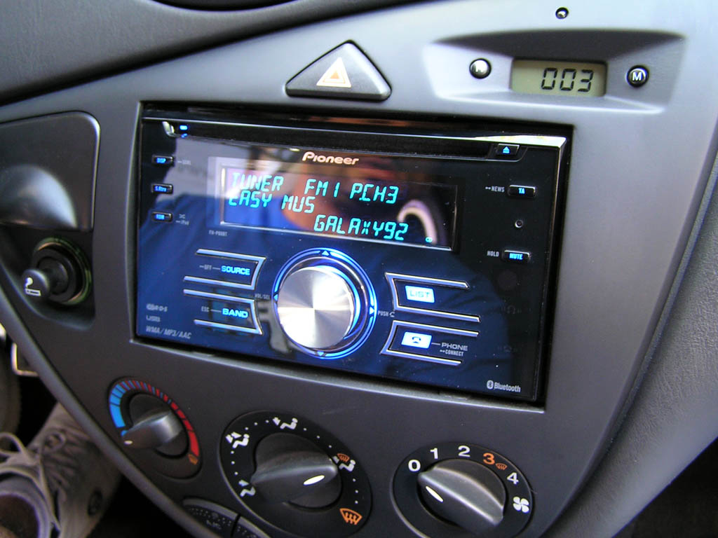 Alpine cde-w203ri fit in ford focus